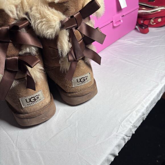 UGG Australia Bailey Bow II Boots | Kids Size 4 Chestnut Sheepskin - Picture 4 of 5